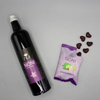 NUI NONI Gummiherzen daneben eine Flasche NUI NONI